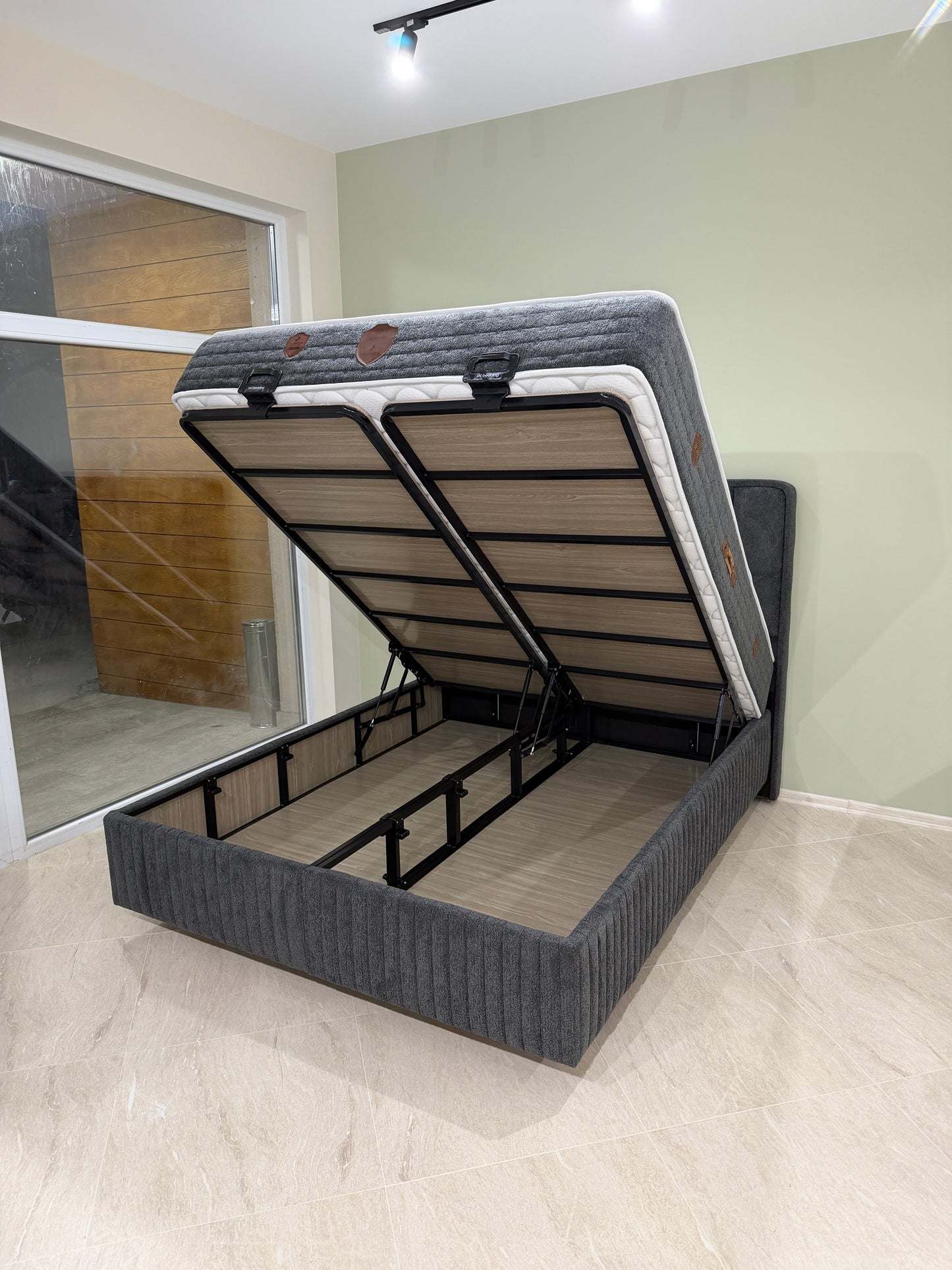 Тапицирано Легло Престиж